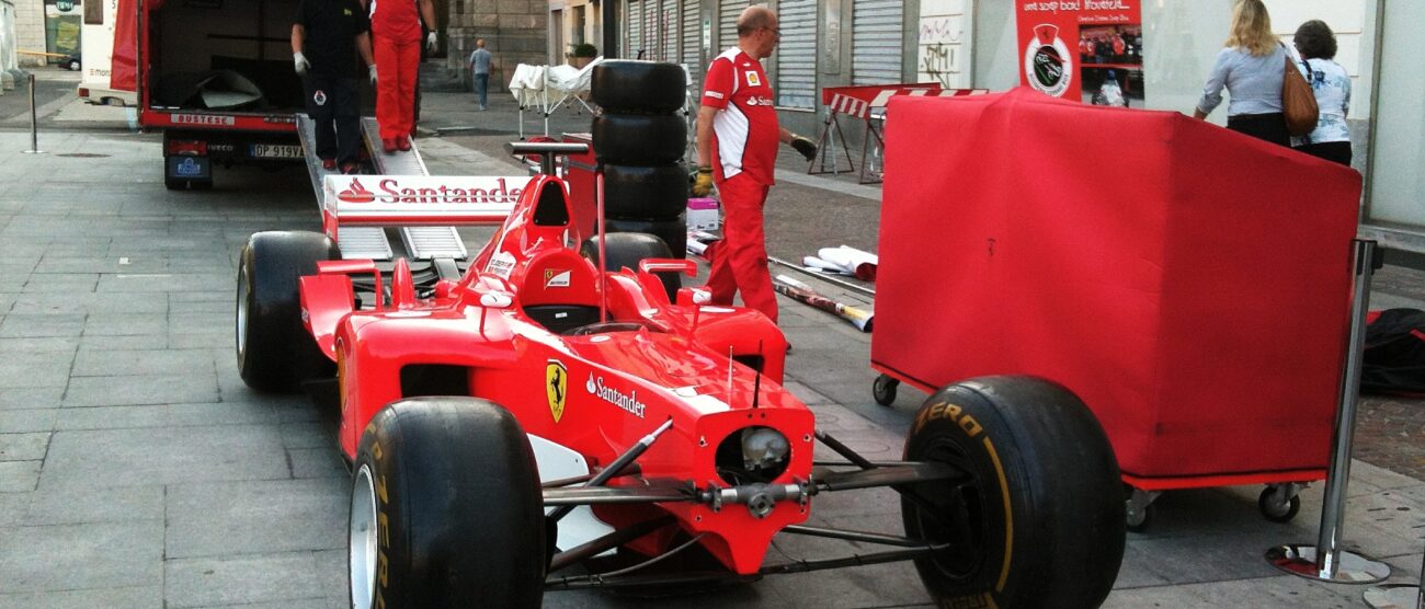 Ecco il Gp: benvenuti a MonzaE la piazza si colora di rosso