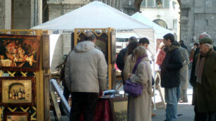 Mercatino agricolo in piazza Dante