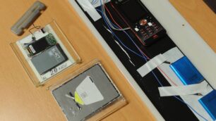 Un’apparecchiatura per la clonazione di bancomat in una foto d’archivio