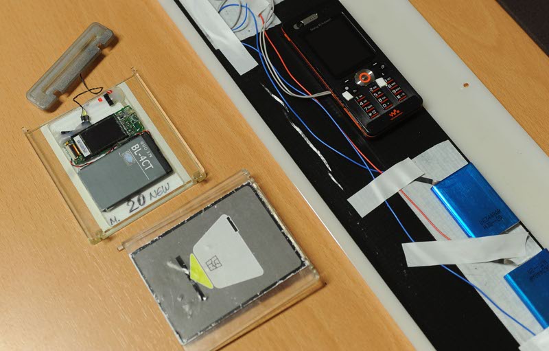 Un’apparecchiatura per la clonazione di bancomat in una foto d’archivio