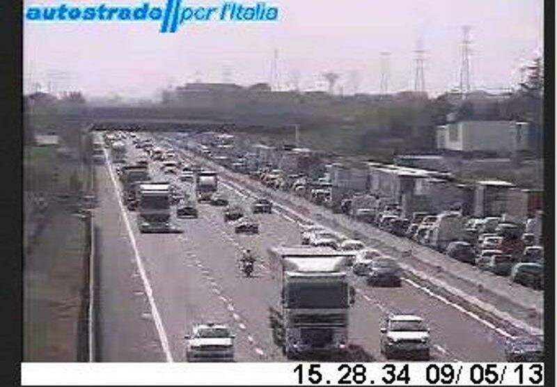 Incidente sulla A4: il frame della telecamera di Autostrade per l’Italia