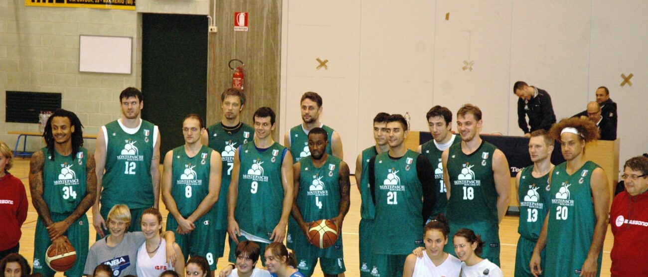 Basket, Siena si allena a MacherioBagno di folla per la Mens sana