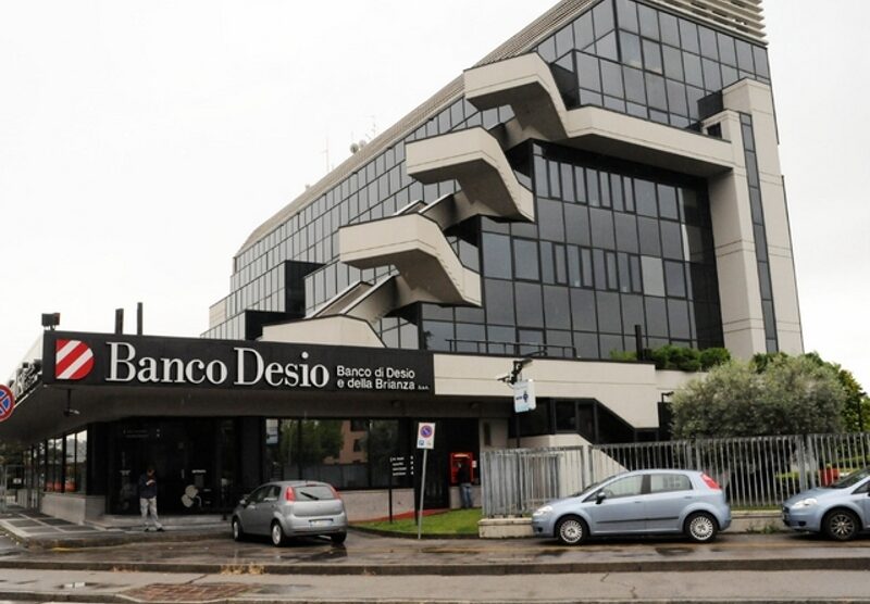 La sede centrale del Banco Desio, dove sono previsti cinquanta esuberi.