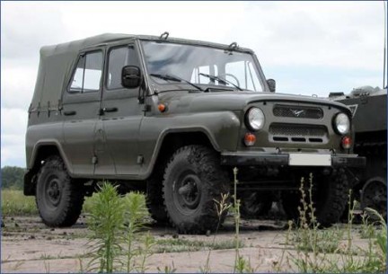 Dopo il lettone, la Uaz: da Putinuna jeep in regalo per Berlusconi