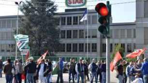 Una protesta dei lavoratori Star ad Agrate Brianza