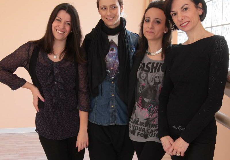 Monza, Monica Perego (a destra) e le altre insegnanti della nuova scuola
