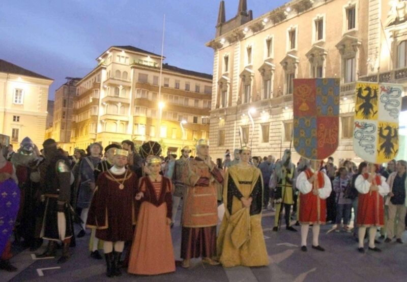 Il corteo storico per le vie di Monza