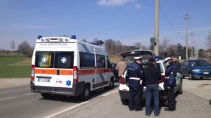 Ambulanza e polizia locale (foto d’archivio)