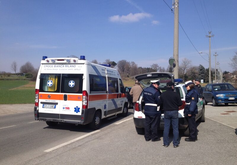 Ambulanza e polizia locale (foto d’archivio)