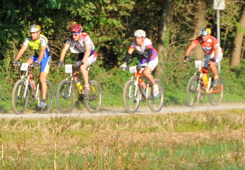 Ciclisti al parco (foto d’archjvio)