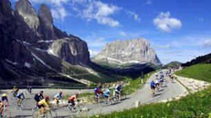 Ciclismo, un’immagine della Maratona dles Dolomites