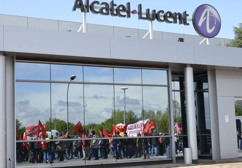 La protesta dei dipendenti della Alcatel-Lucent di Vimercate