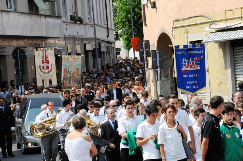 Giussano, il corteo funebre per Stefano Borgonovo