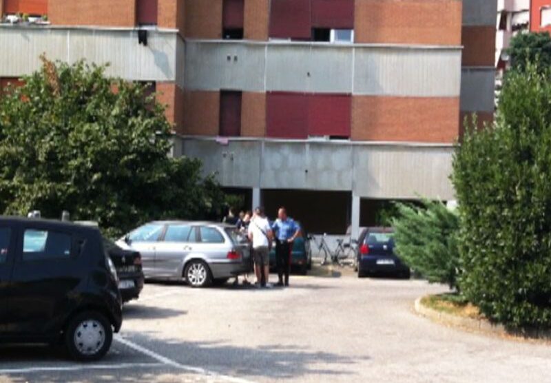 I carabinieri nel cortile delle case Aler di via Marsala