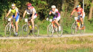 Ciclisti nel parco