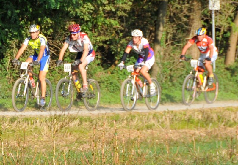 Ciclisti nel parco