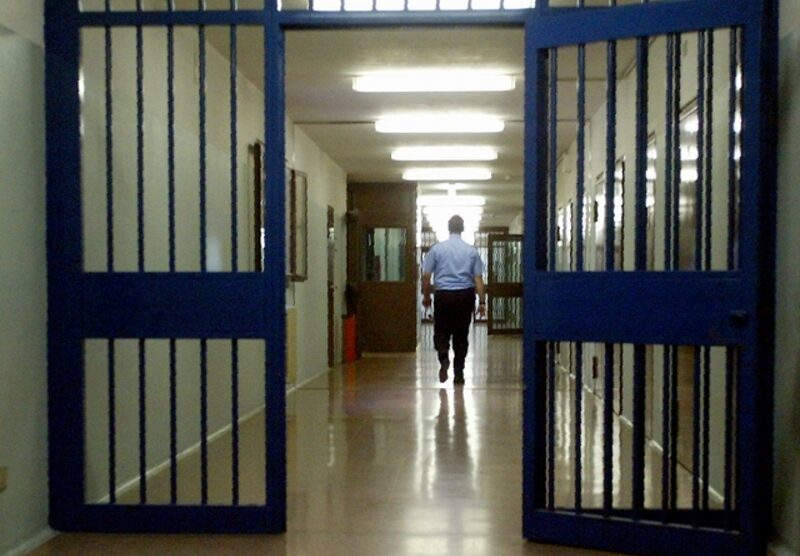 Un detenuto ha tentato il suicidio in carcere