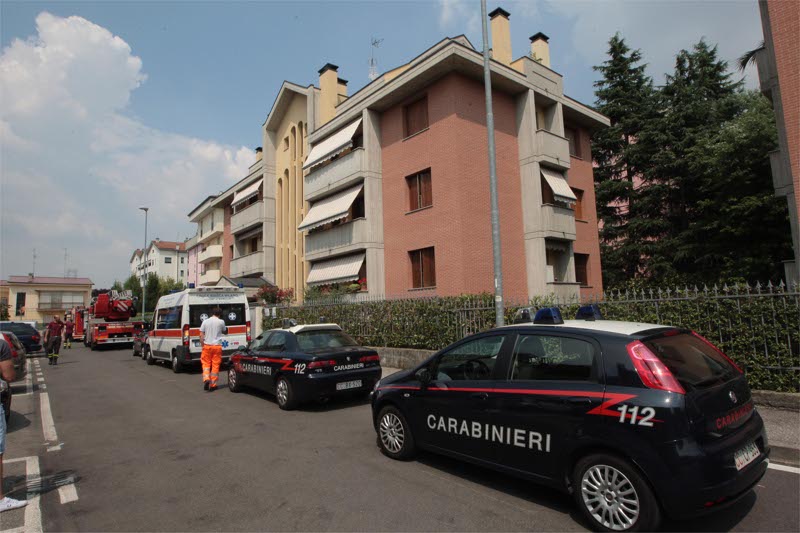 Le forze dell’ordine e i soccorsi in via Papina