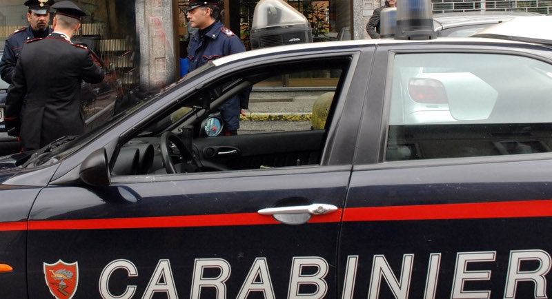 I carabinieri cercano di far chiarezza sui motivi che hanno portato il giovane a togliersi la vita.