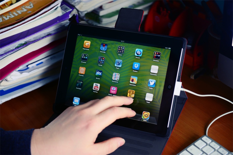 Ladri fuggiti con un furgone carico di oltre 500 i-pad.