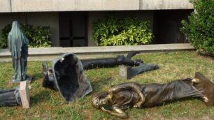 Vandali in azione al cimitero di Robbiano.