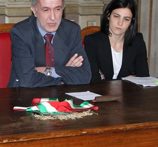 Foto d’archivio di un incontro della giunta con i cittadini.