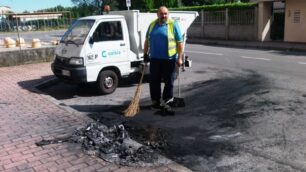 La zona dove è stata bruciata l’auto