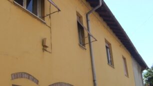 La casa abitata dall’anziano e dai suoi animali.
