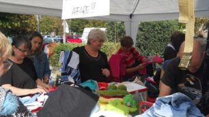 Al mercatino dell’usato in cerca di affari