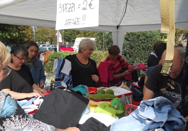 Al mercatino dell’usato in cerca di affari