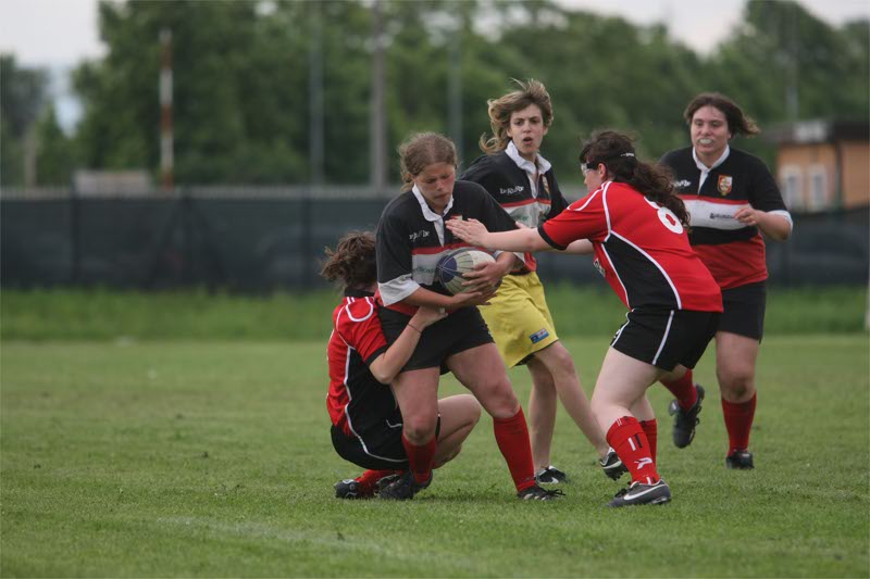 Una partita di rugby femminile al Chiolo