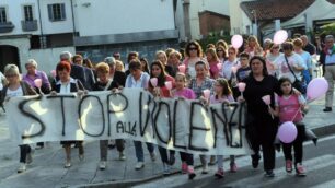 Cesabno Maderno, una manifestazione contro la violenza sulle donne