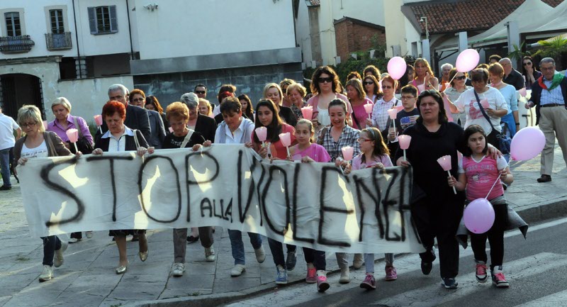 Cesabno Maderno, una manifestazione contro la violenza sulle donne