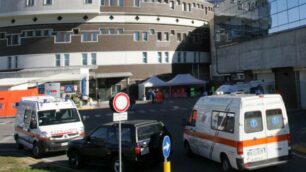 L’ingresso del pronto soccorso del San Gerardo dove è stato trasportato il motociclista 36enne di Sovico