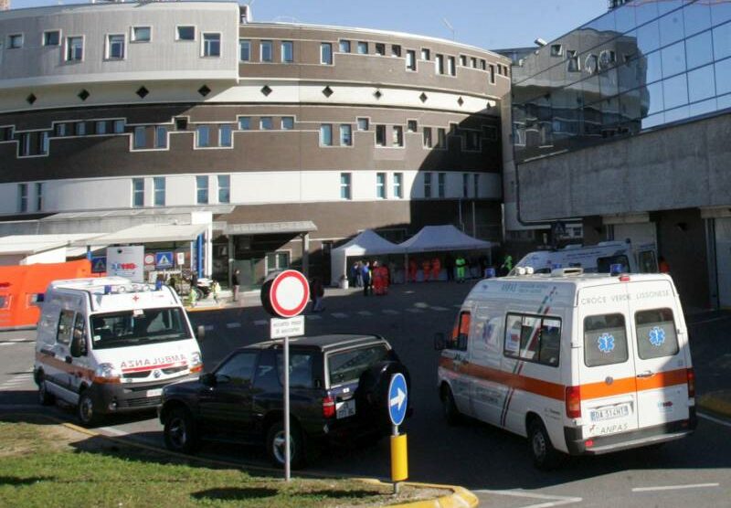 L’ingresso del pronto soccorso del San Gerardo dove è stato trasportato il motociclista 36enne di Sovico