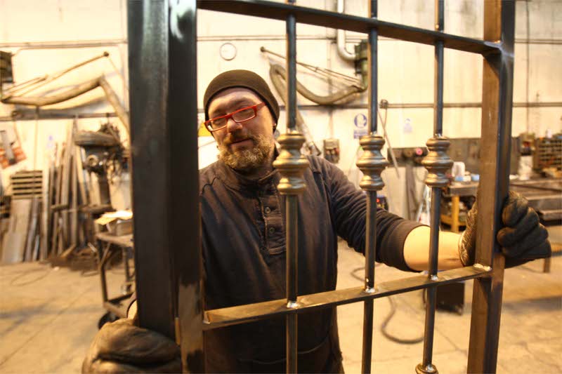 Un fabbro al lavoro