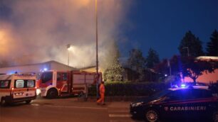 I soccorsi per l’incendio di Villasanta