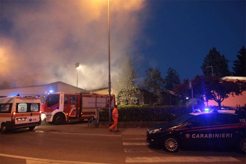 I soccorsi per l’incendio di Villasanta