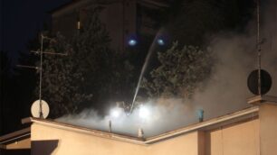 Villasanta, incendio nelle case di via Da Vinci-Volta