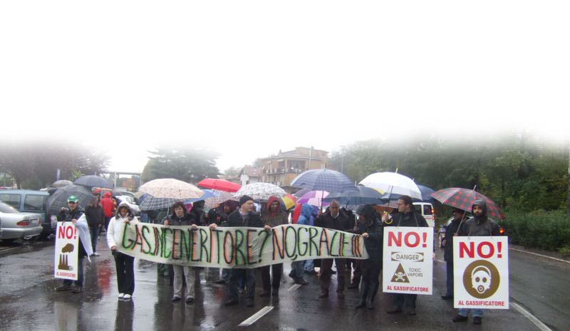 Una delle manifestazioni contro il gassificatore