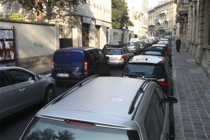 Code in centro a Monza