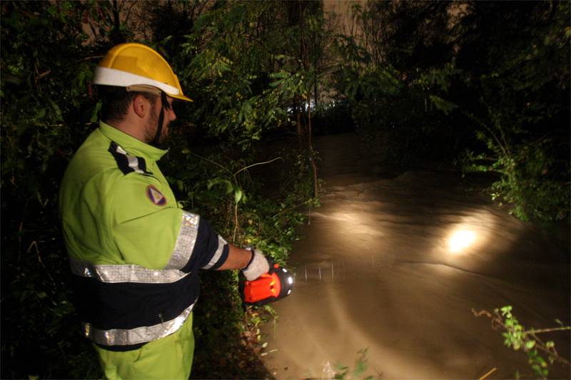 Monza, controlli della Protezione civile sul Lambro