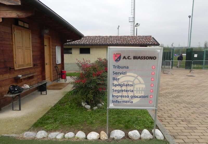 L’ingresso del centro sportivo di Biassono