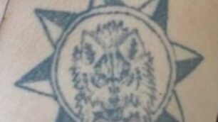 Il lupo e la stella, un tatuaggio che significa “ladro e rapinatore”