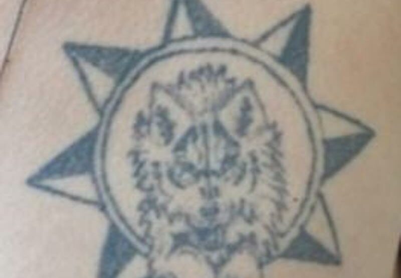 Il lupo e la stella, un tatuaggio che significa “ladro e rapinatore”