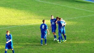 Calcio, l'esultanza del Seregno dopo il gol dell'1-0 di Alessandro Comi