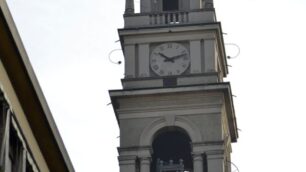 Il campanile della chiesa di Villasanta.