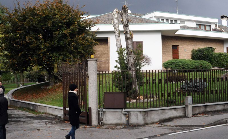 La villetta di via Carroccio, al centro la betulla del giardino.