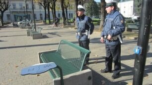 Agenti di polizia locale in piazza a Lissone