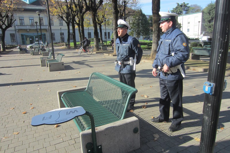 Agenti di polizia locale in piazza a Lissone